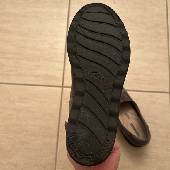 Clarks women's * Sharon Dolly * Grey Suede Slip-On  Cushion Plus Shoes - Picture 8 of 9